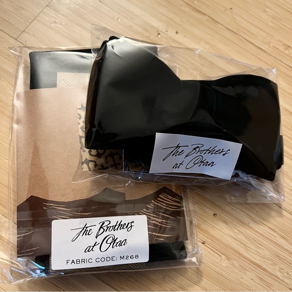 Forest green velvet bow tie 🎀 & pocket square - Picture 2 of 9